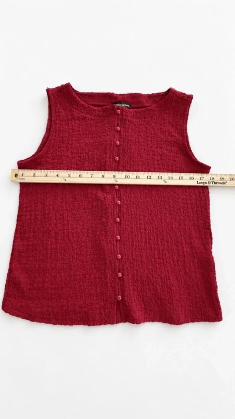 Modern Works Raspberry Red Crinkle Button Front Sleeveless Top Size S - Picture 9 of 10
